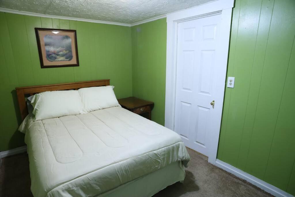 3-Bedroom Apt. Ideal Location Near New River Gorge 페이엣빌 외부 사진